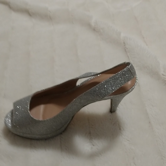 Fancy shoes - Picture 4 of 4
